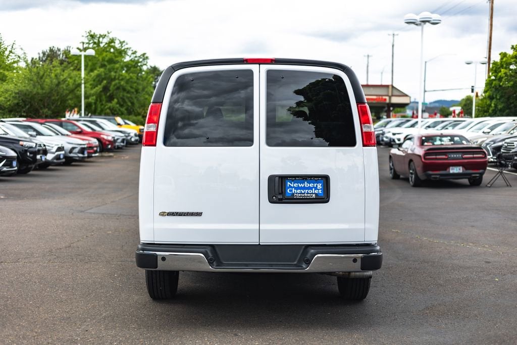 2025 Chevrolet Express Passenger 1LT