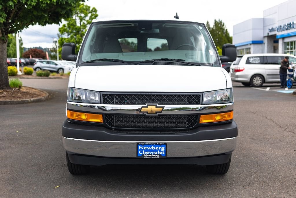 2025 Chevrolet Express Passenger 1LT