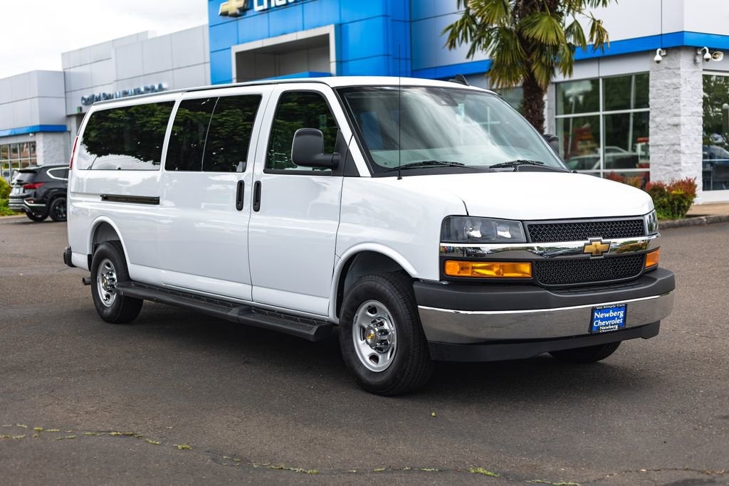 2025 Chevrolet Express Passenger 1LT