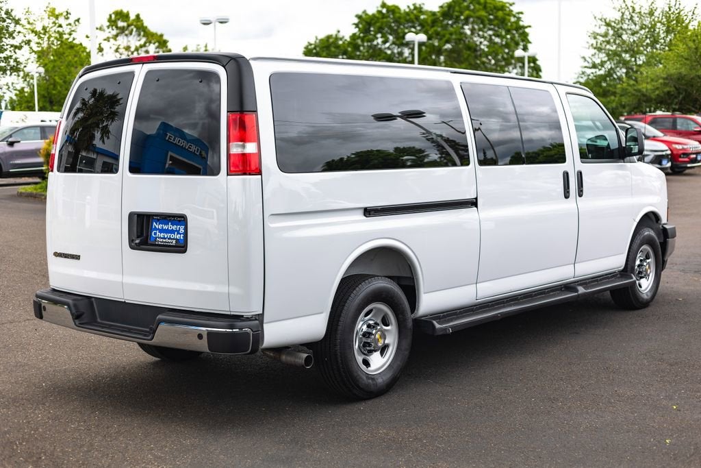 2025 Chevrolet Express Passenger 1LT