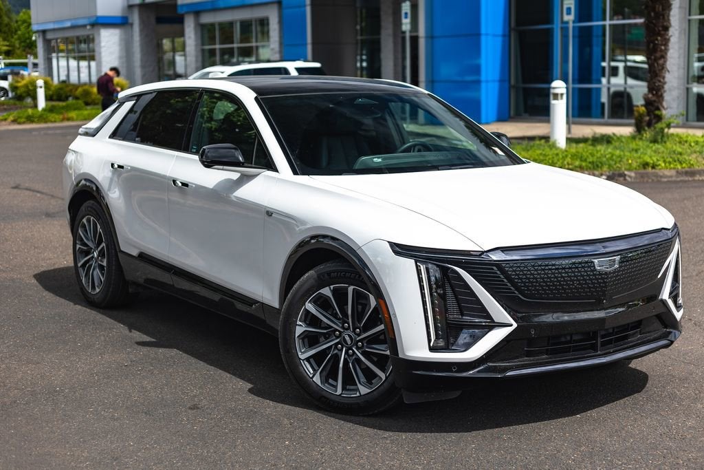 2024 Cadillac LYRIQ Sport 2