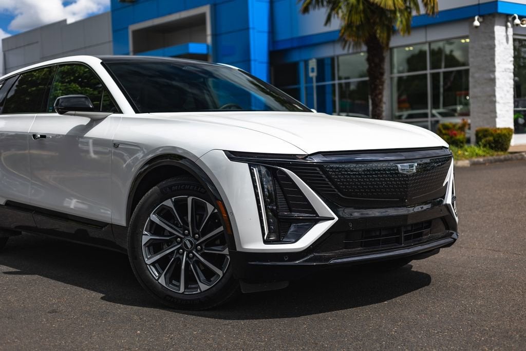 2024 Cadillac LYRIQ Sport 2