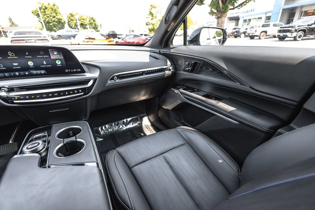 2024 Cadillac LYRIQ Sport 3