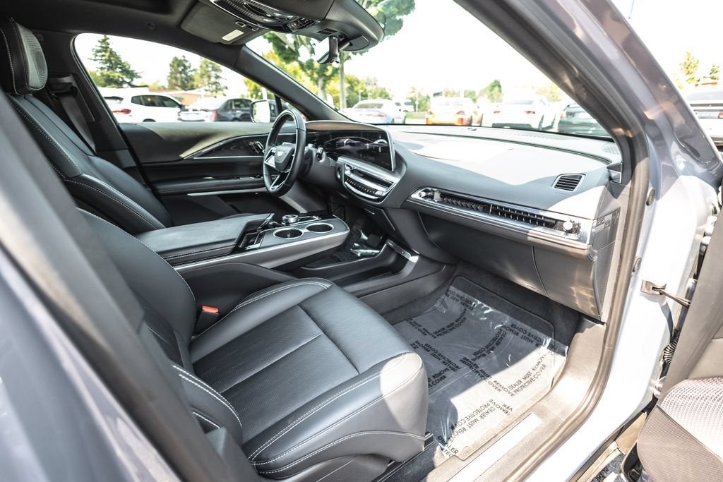 2024 Cadillac LYRIQ Sport 3