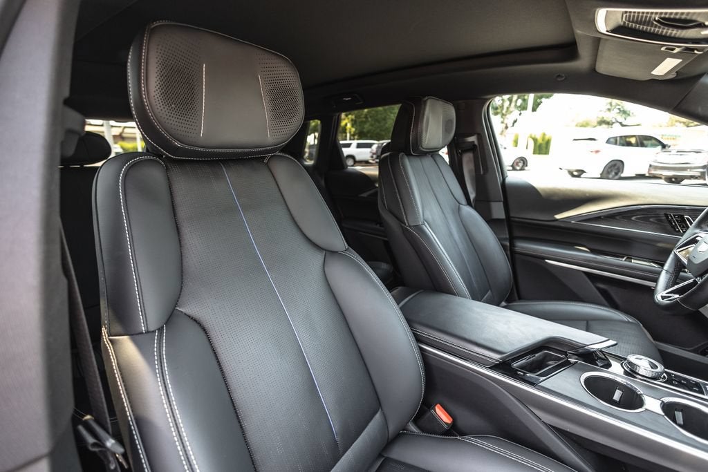 2024 Cadillac LYRIQ Sport 3