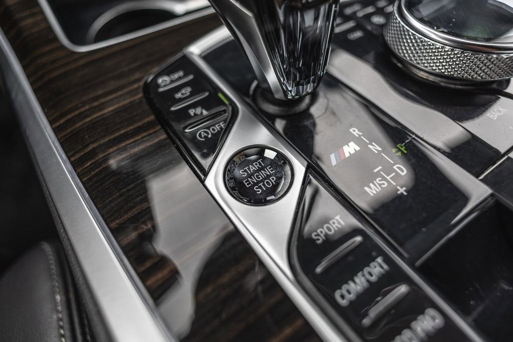 2021 BMW X7 M50i