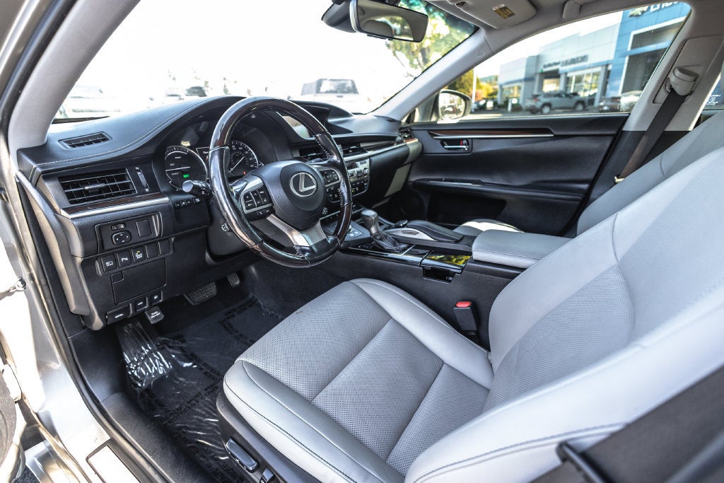 2017 Lexus ES ES 300h