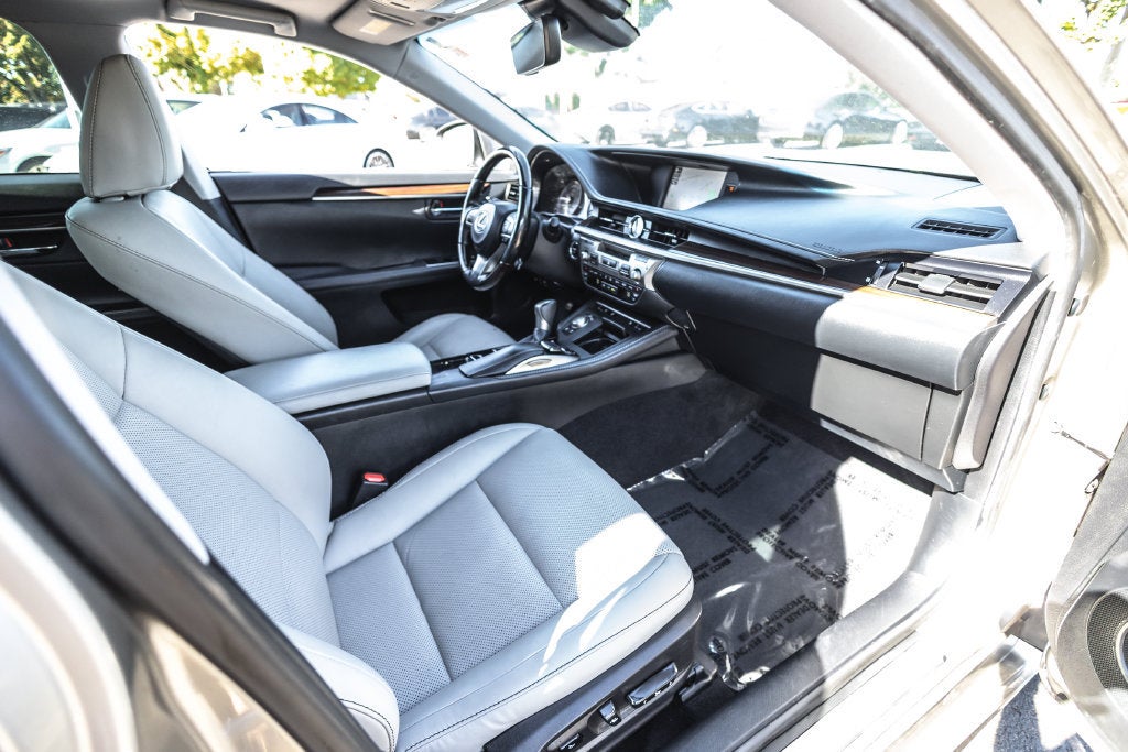2017 Lexus ES ES 300h