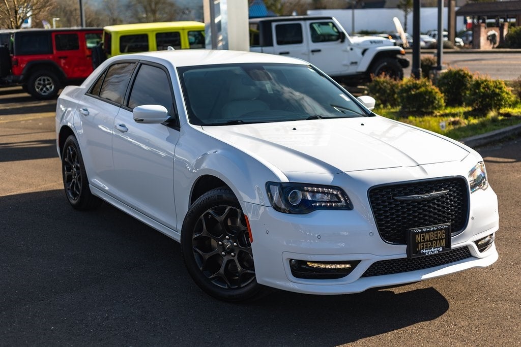 2023 Chrysler 300 Touring