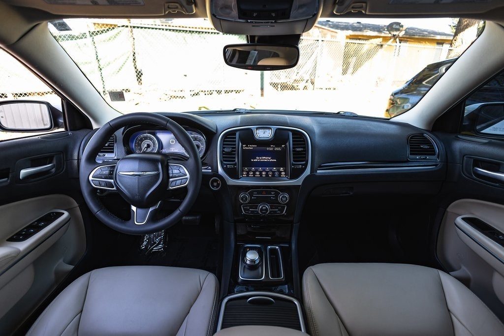 2023 Chrysler 300 Touring