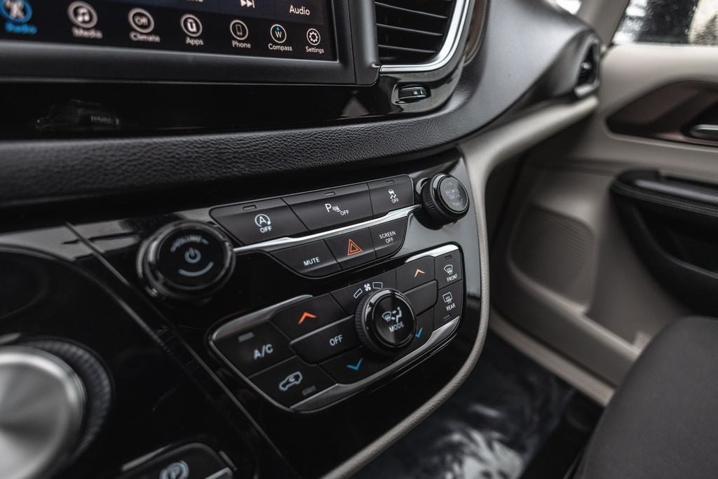 2020 Chrysler Voyager L