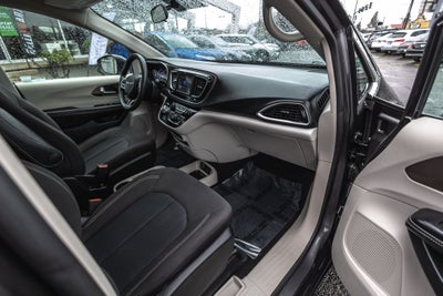 2020 Chrysler Voyager L