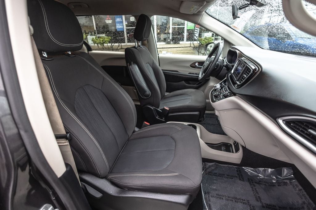 2020 Chrysler Voyager L