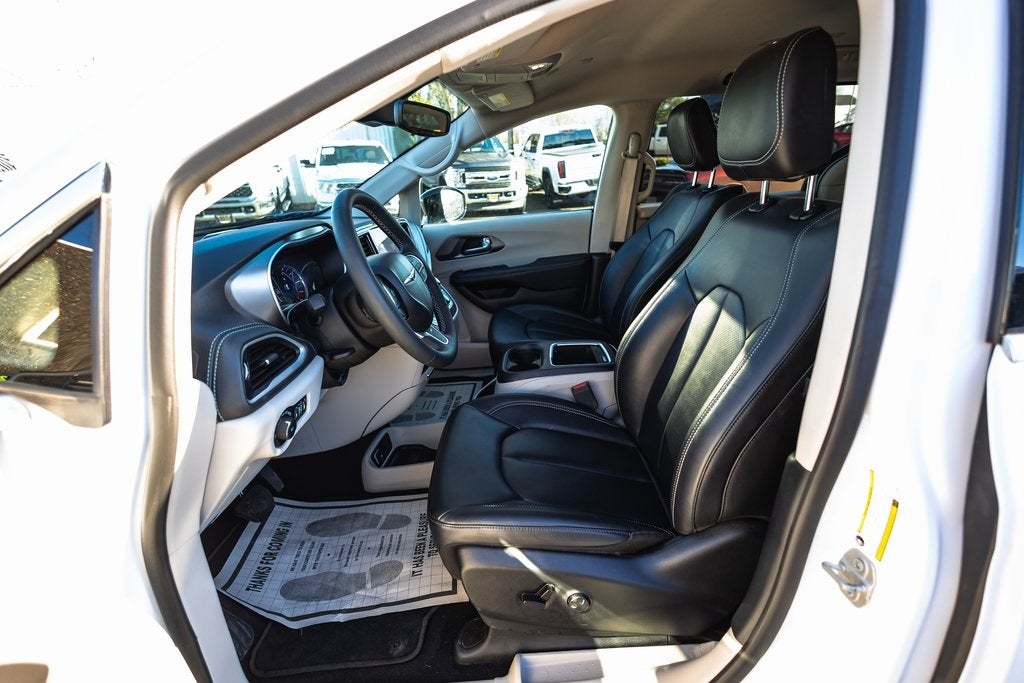 2024 Chrysler Pacifica Hybrid Select