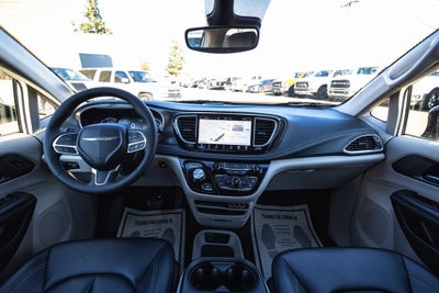 2024 Chrysler Pacifica Hybrid Select