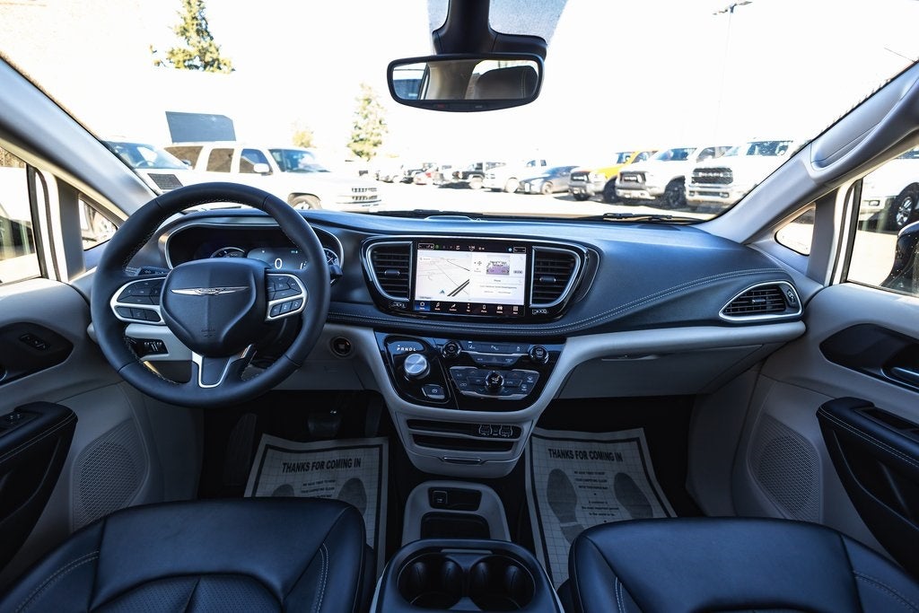 2024 Chrysler Pacifica Hybrid Select