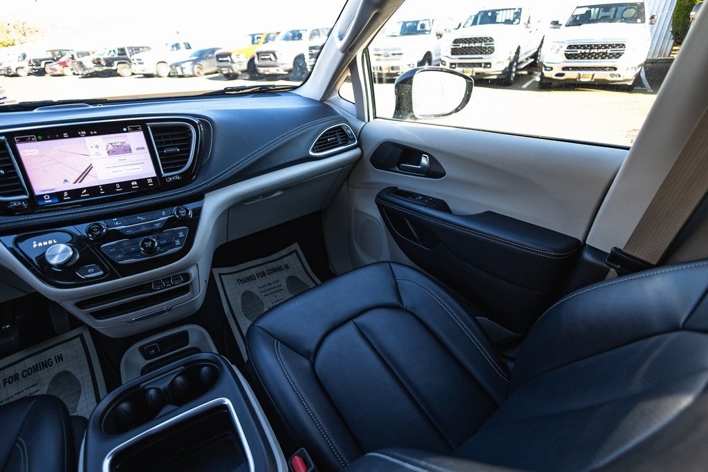 2024 Chrysler Pacifica Hybrid Select