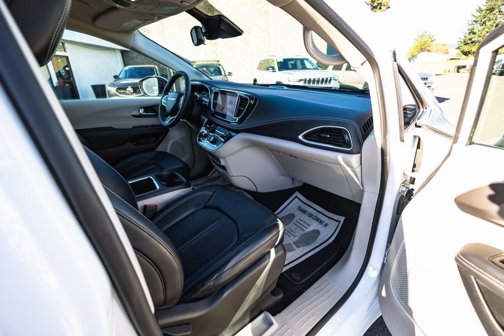 2024 Chrysler Pacifica Hybrid Select