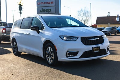 2024 Chrysler Pacifica Hybrid Select