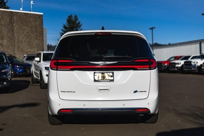 2024 Chrysler Pacifica Hybrid Select
