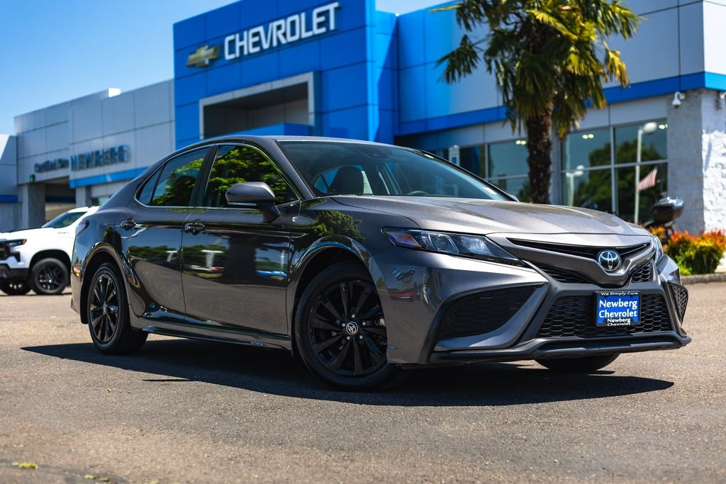 2024 Toyota Camry SE's photo