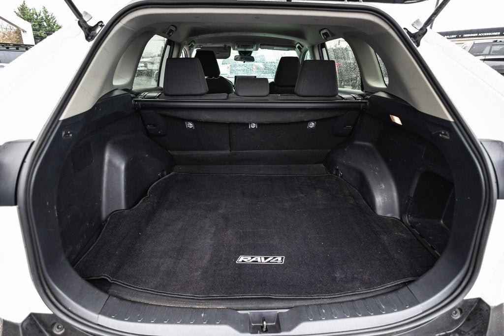 2022 Toyota RAV4 Hybrid LE