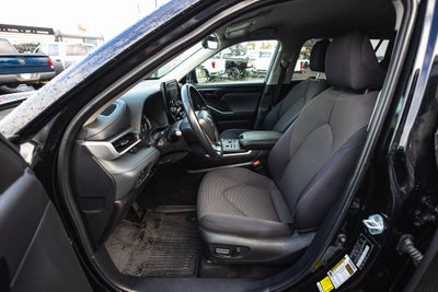 2024 Toyota Highlander LE