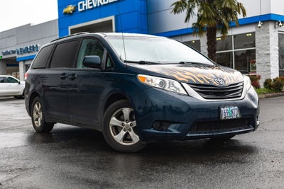 2012 Toyota Sienna LE 8 Passenger