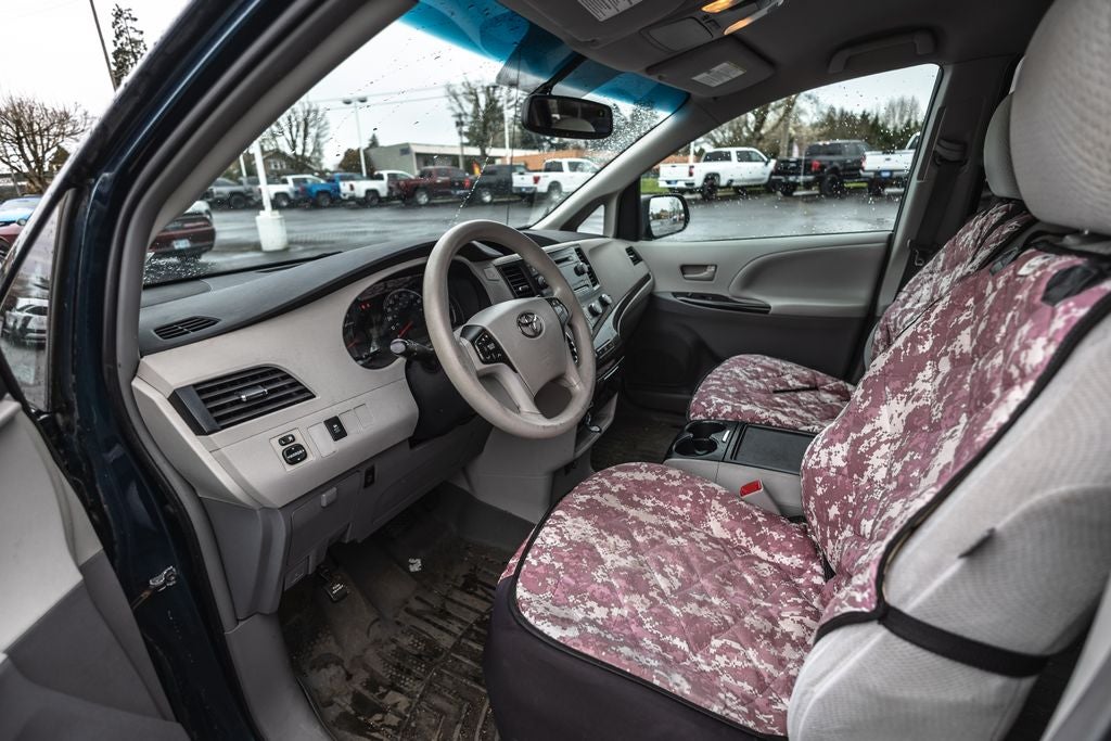 2012 Toyota Sienna LE 8 Passenger
