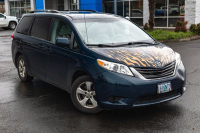 2012 Toyota Sienna LE 8 Passenger