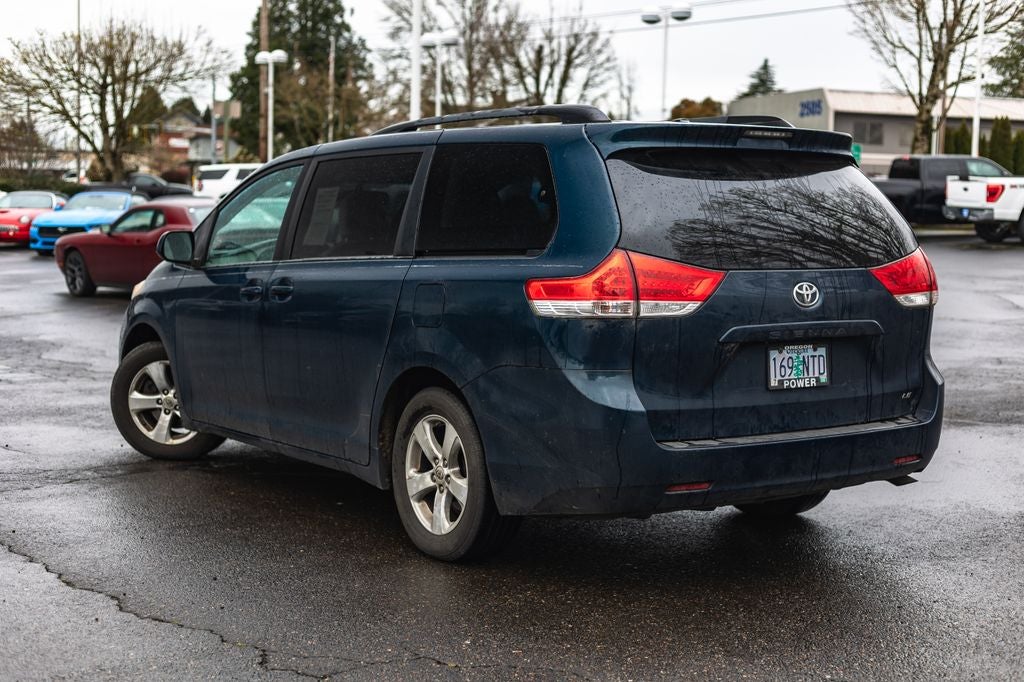 2012 Toyota Sienna LE 8 Passenger
