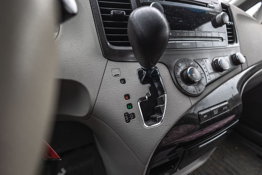 2012 Toyota Sienna LE 8 Passenger