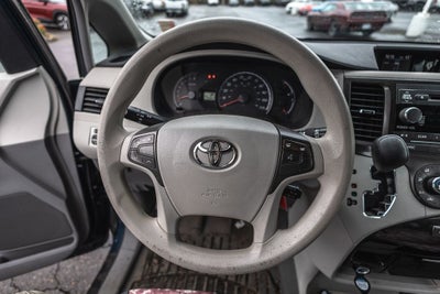 2012 Toyota Sienna LE 8 Passenger