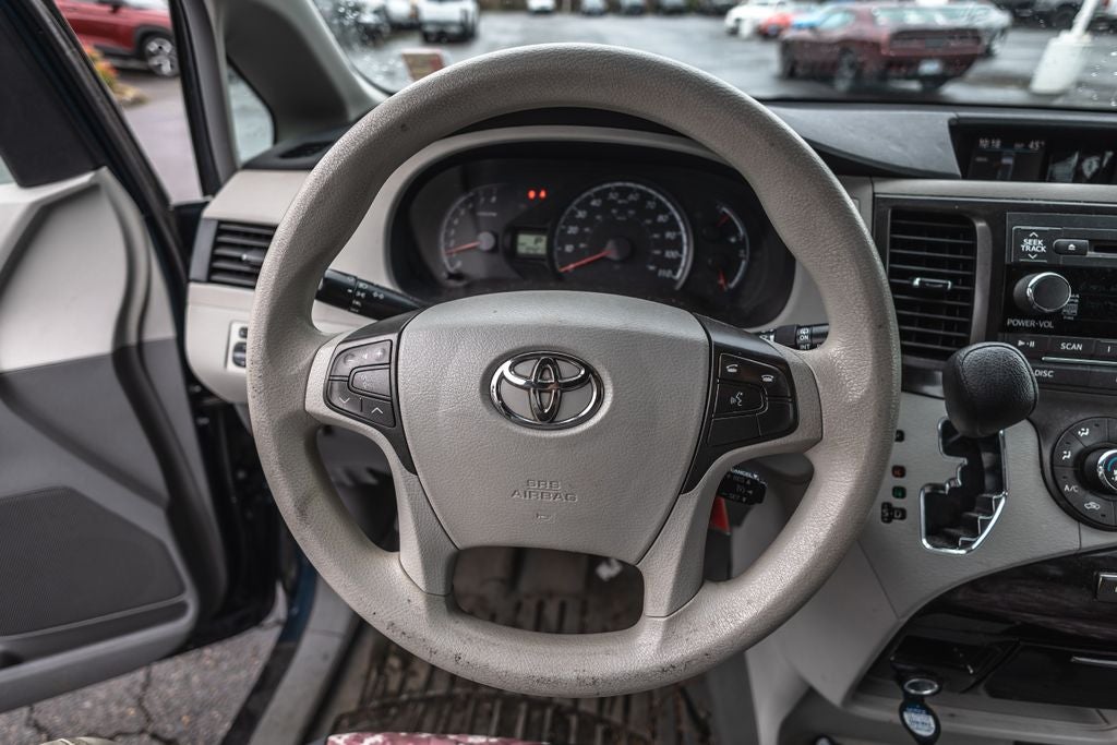 2012 Toyota Sienna LE 8 Passenger