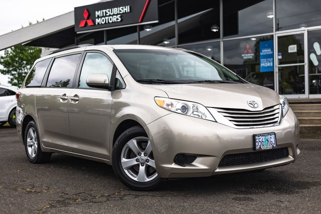 2017 Toyota Sienna LE 8 Passenger