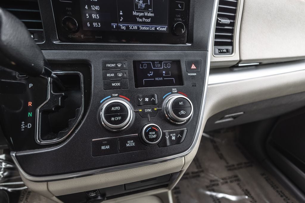 2017 Toyota Sienna LE 8 Passenger