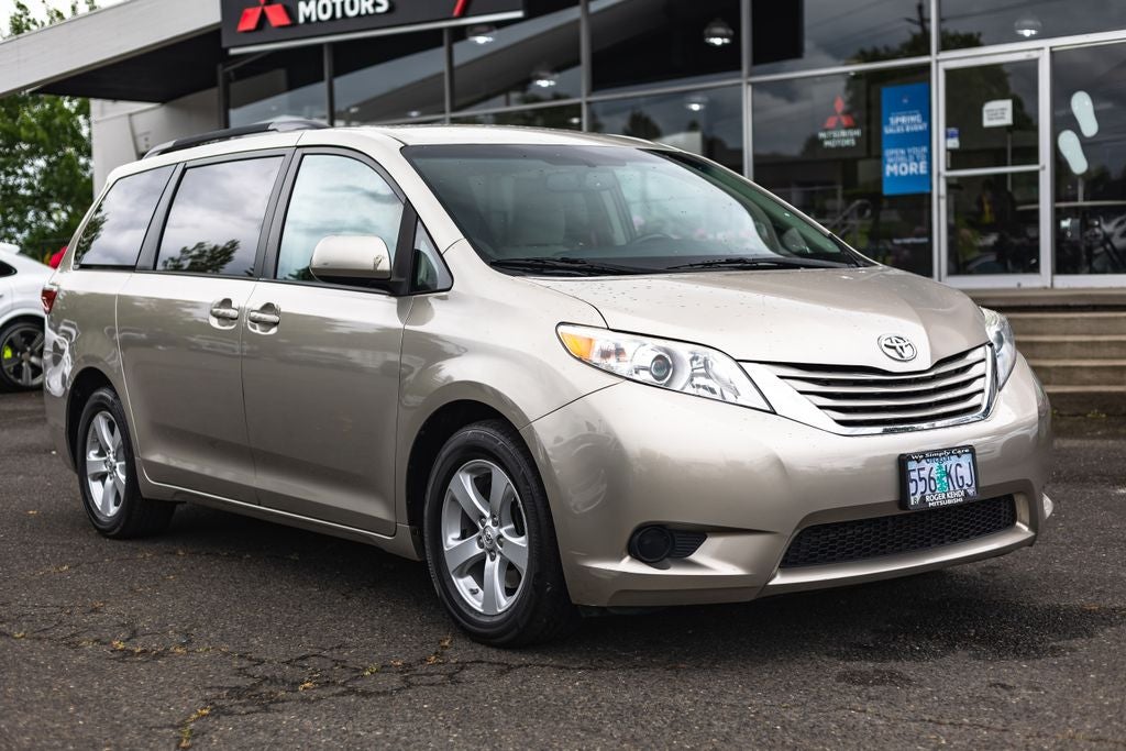 2017 Toyota Sienna LE 8 Passenger