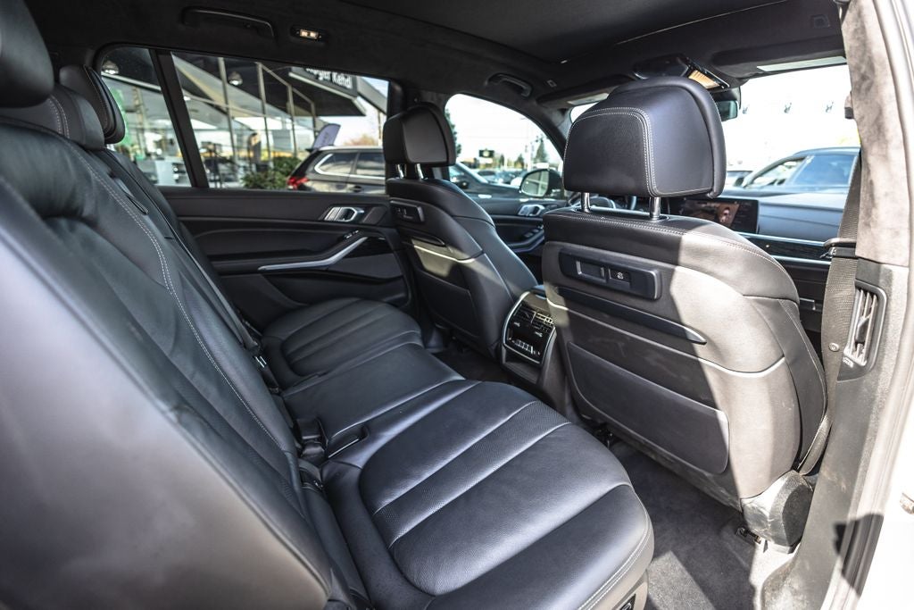 2022 BMW X7 M50i