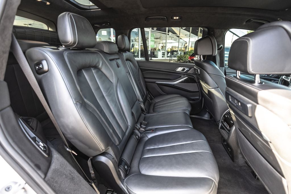 2022 BMW X7 M50i