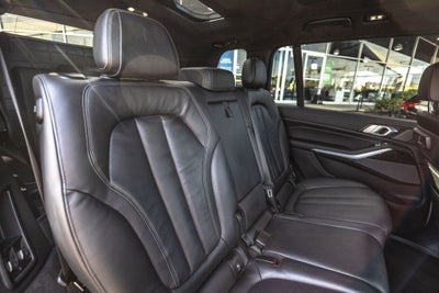 2022 BMW X7 M50i