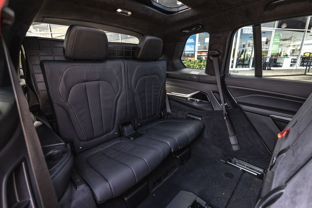2022 BMW X7 M50i
