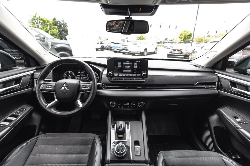 2024 Mitsubishi Outlander SE