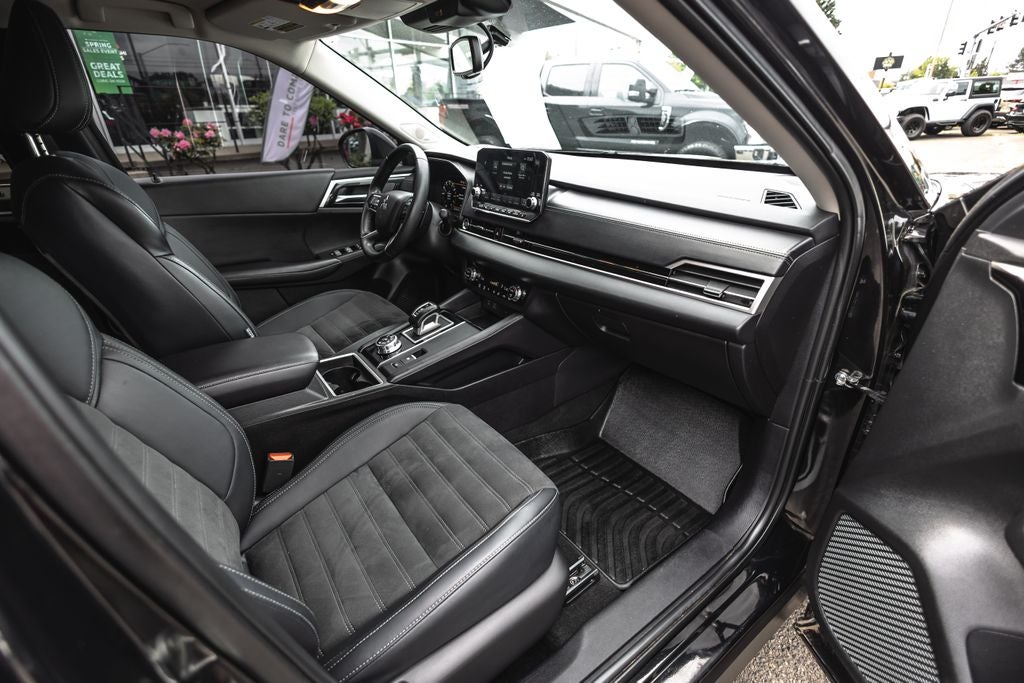 2024 Mitsubishi Outlander SE
