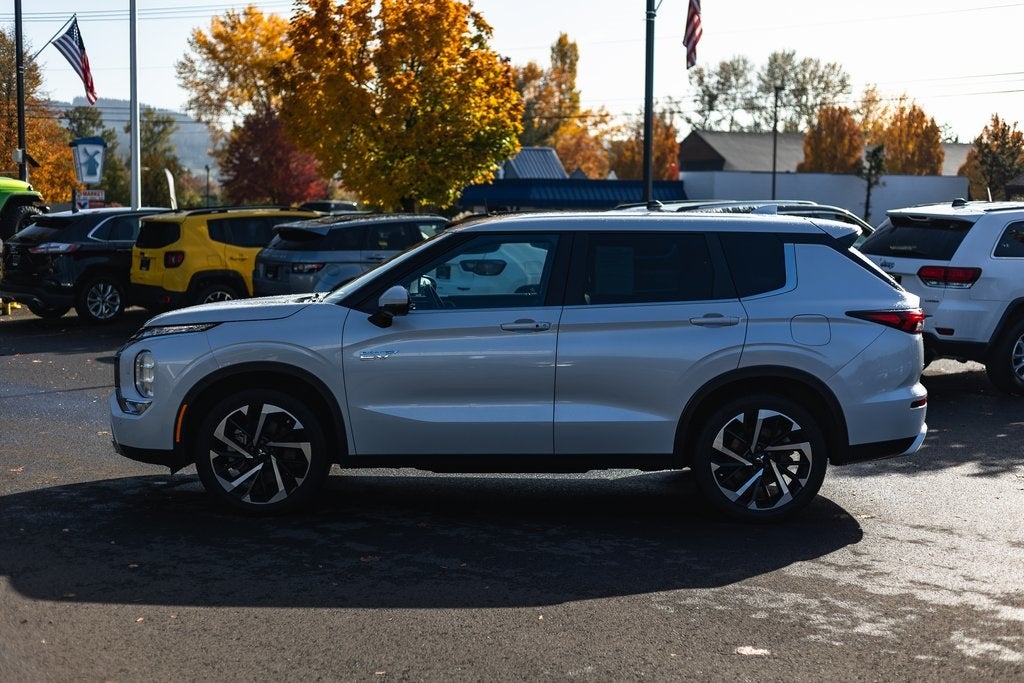 2023 Mitsubishi Outlander PHEV SE