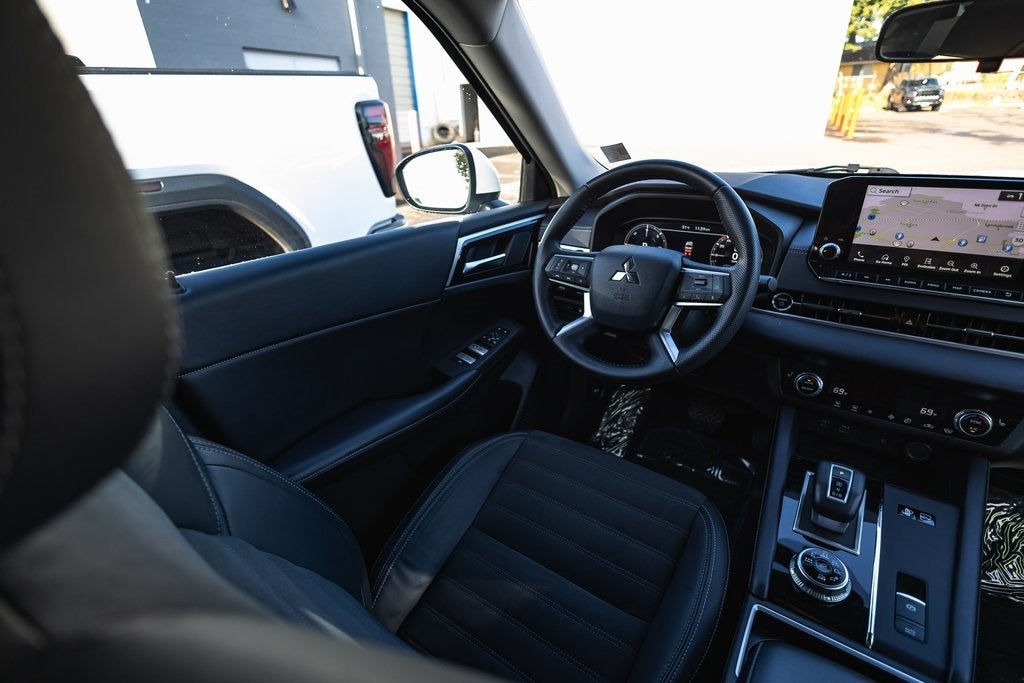 2023 Mitsubishi Outlander PHEV SE