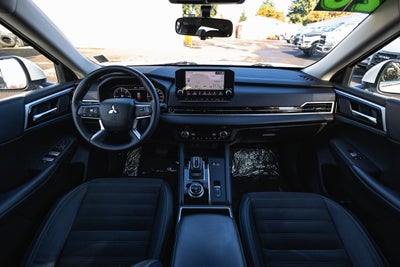 2023 Mitsubishi Outlander PHEV SE