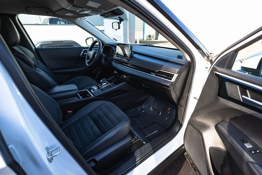 2023 Mitsubishi Outlander PHEV SE