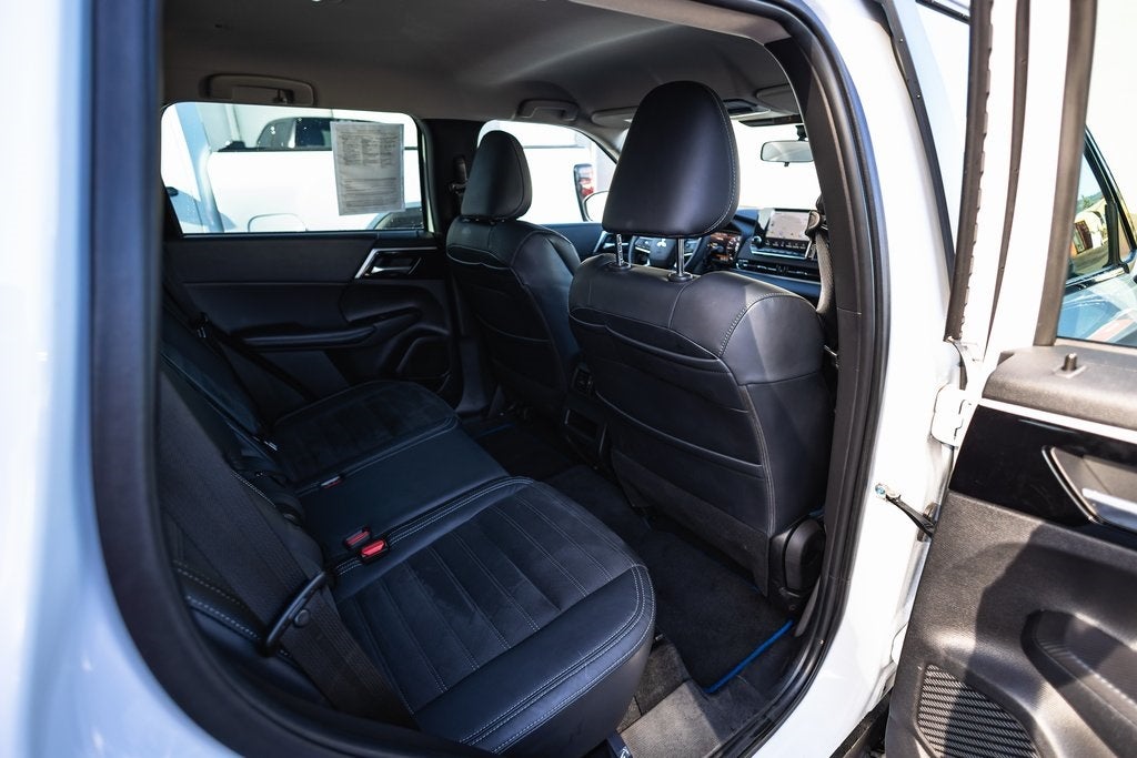 2023 Mitsubishi Outlander PHEV SE