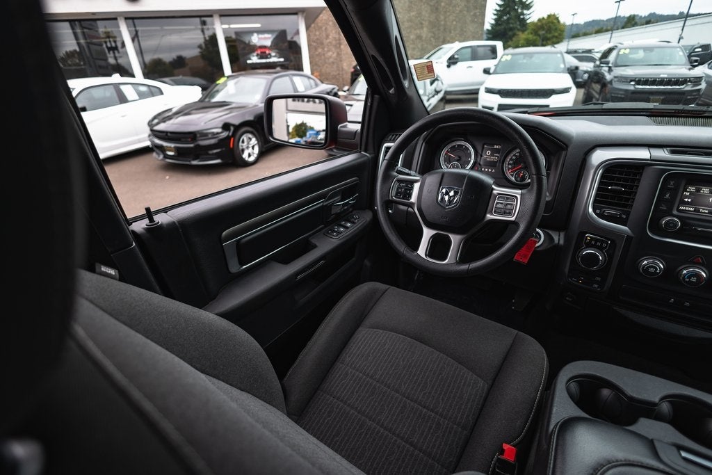 2024 RAM 1500 Classic Warlock Crew Cab 4x4 5'7' Box