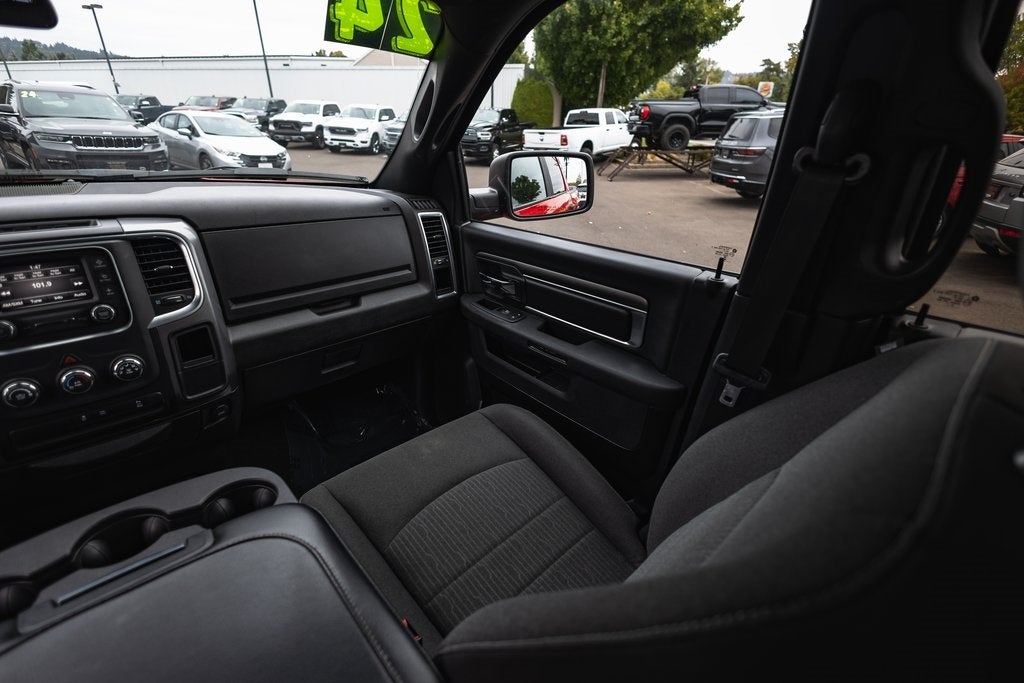 2024 RAM 1500 Classic Warlock Crew Cab 4x4 5'7' Box